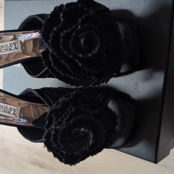 Badgley Mischka Blythe Slide with Floral Detail - Picture 6 of 9